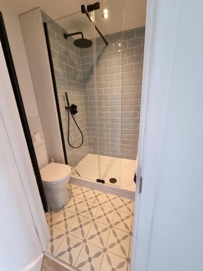Hightide - 2 Bed With Parking, Balcony & Sea View. Apartment Суонидж Екстериор снимка