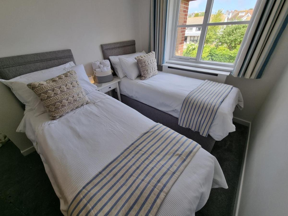Hightide - 2 Bed With Parking, Balcony & Sea View. Apartment Суонидж Екстериор снимка
